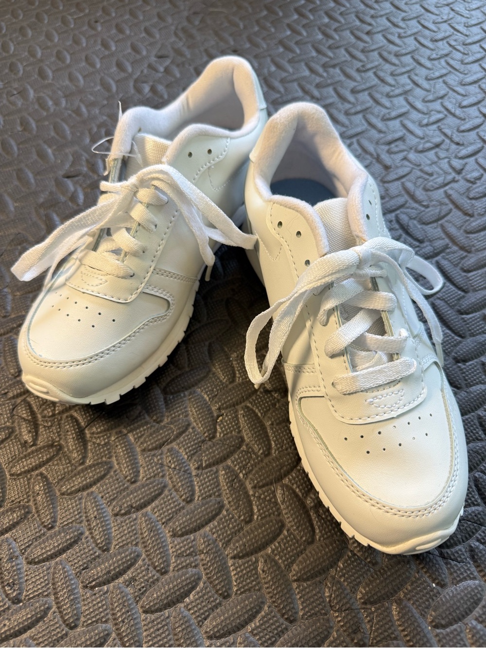 NWOT Cross Trekkers White Lace Up Classic Sneakers Size 6.5